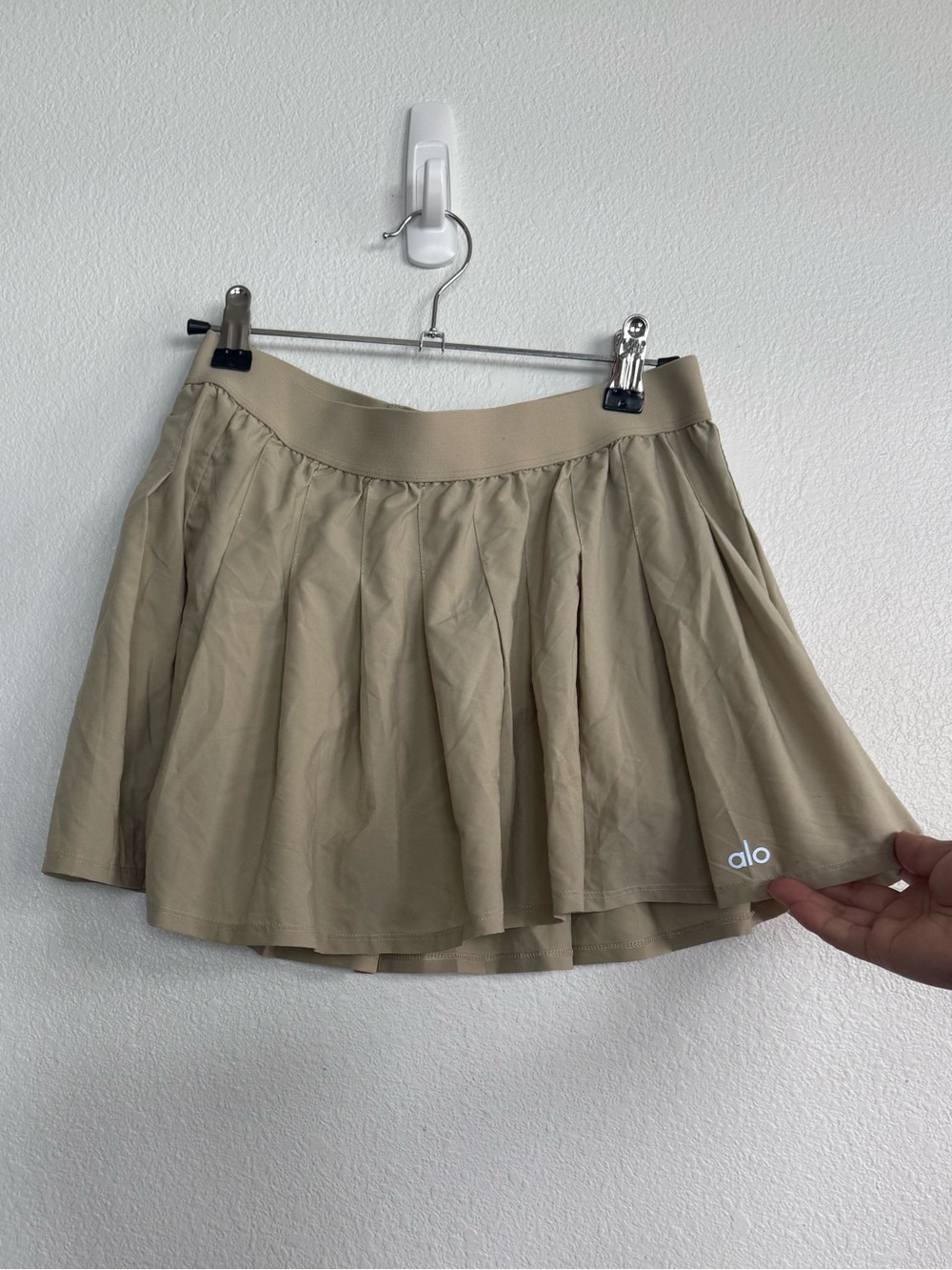 ALO Yoga Khaki/Tan Pleated Athletic Skort